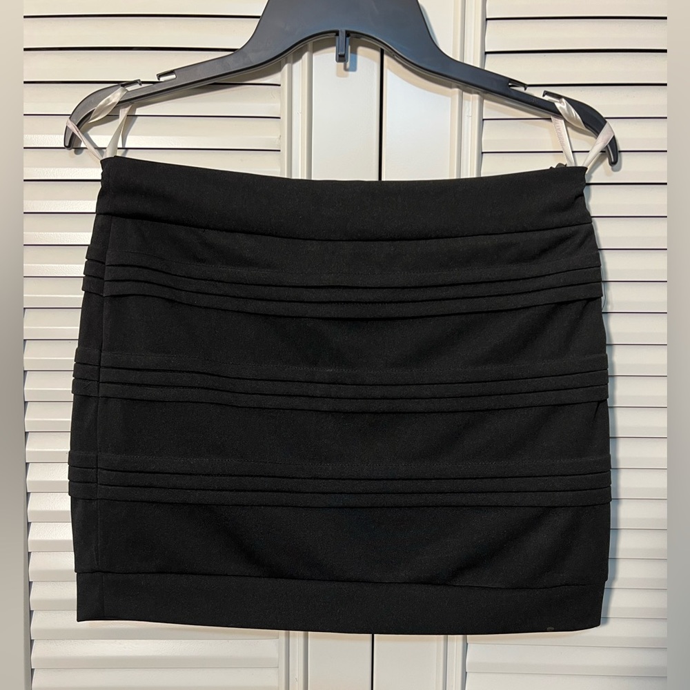 Black stylish mini skirt size M